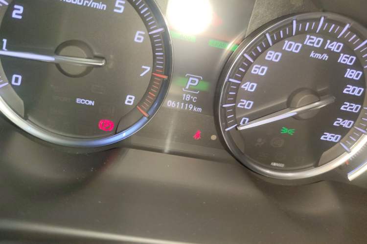 Used Acura TLX-L 2018 2.4L Deluxe Edition Odometer Close Up
