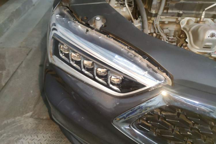 Used Acura TLX-L 2018 2.4L Deluxe Edition Right Front Headlight