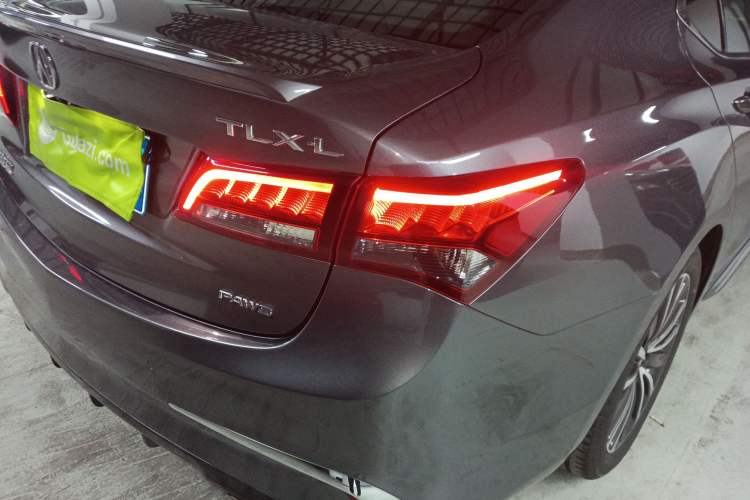 Used Acura TLX-L 2018 2.4L Diamond Edition Right Rear Taillight