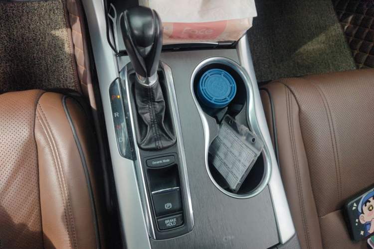 Used Acura TLX-L 2018 2.4L Deluxe Edition Gear Lever