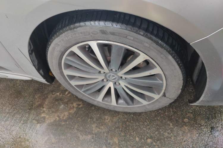 Used Acura TLX-L 2018 2.4L Deluxe Edition Right Front Wheel Hub