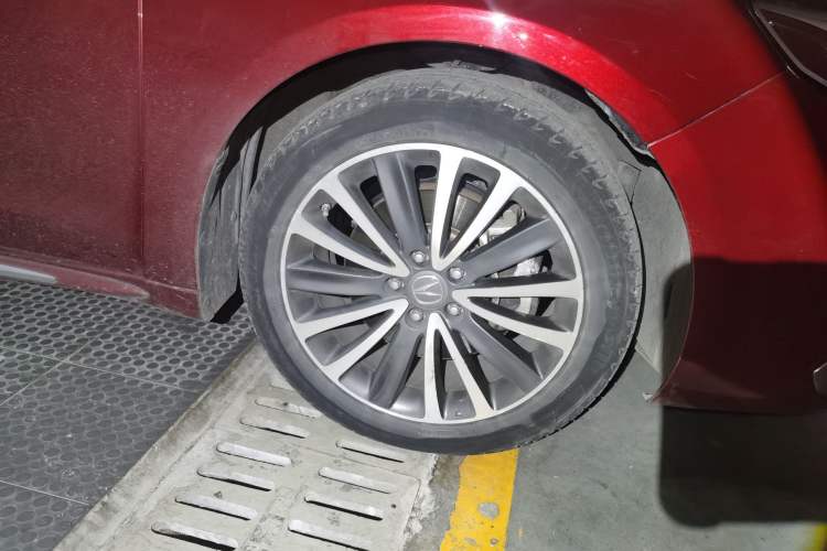 Used Acura TLX-L 2018 2.4L Deluxe Edition Right Front Wheel Hub