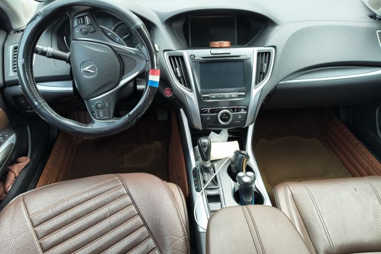Used Acura TLX-L 2018 2.4L Deluxe Edition Center Console