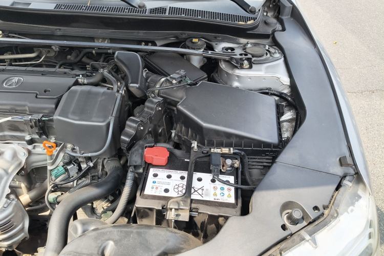 Used Acura TLX-L 2018 2.4L Deluxe Edition Engine Bay Left