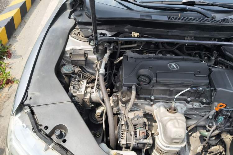 Used Acura TLX-L 2018 2.4L Deluxe Edition Engine Bay Right
