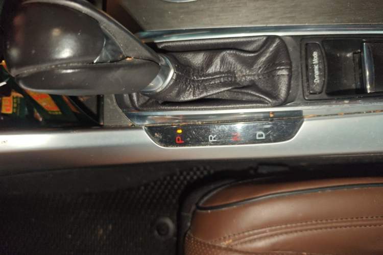 Used Acura TLX-L 2018 2.4L Deluxe Edition Gear Lever