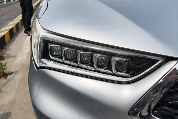 Used Acura TLX-L 2018 2.4L Deluxe Edition Right Front Headlight
