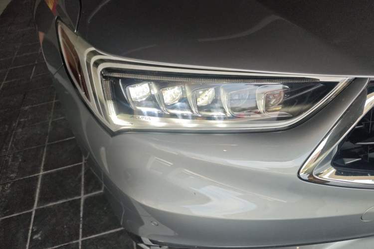 Used Acura TLX-L 2018 2.4L Deluxe Edition Right Front Headlight