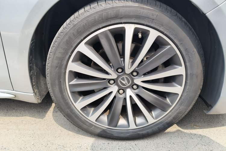Used Acura TLX-L 2018 2.4L Deluxe Edition Right Front Wheel Hub