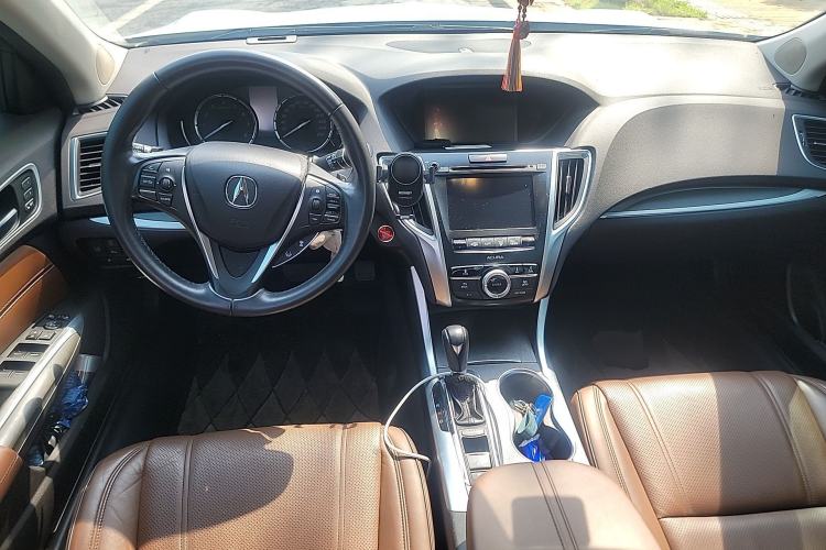 Used Acura TLX-L 2018 2.4L Deluxe Edition Center Console