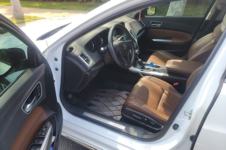 Used Acura TLX-L 2018 2.4L Deluxe Edition Driver Seat