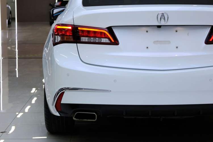 Used Acura TLX-L 2018 2.4L Deluxe Edition Exterior 5