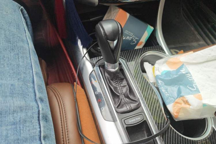 Used Acura TLX-L 2018 2.4L Diamond Edition Gear Lever