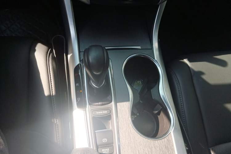 Used Acura TLX-L 2018 2.4L Comfort Edition Gear Lever