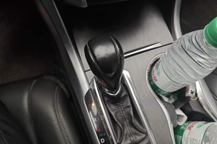 Used Acura TLX-L 2018 2.4L Comfort Edition Gear Lever