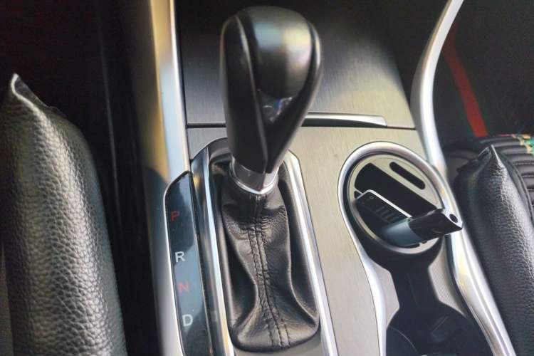 Used Acura TLX-L 2018 2.4L Comfort Edition Gear Lever