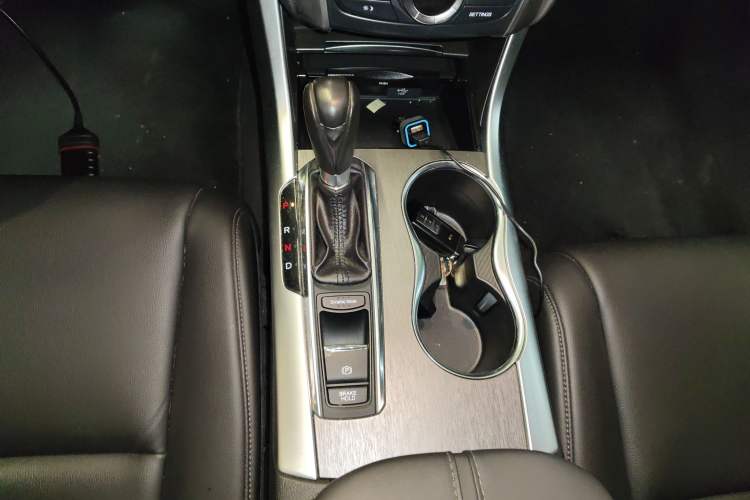 Used Acura TLX-L 2018 2.4L Comfort Edition Gear Lever