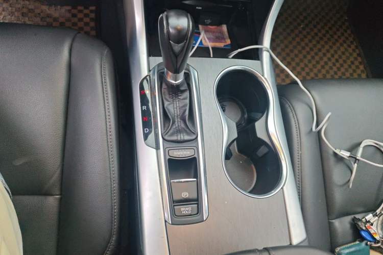 Used Acura TLX-L 2018 2.4L Comfort Edition Gear Lever