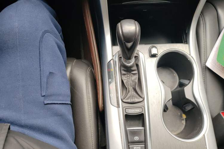 Used Acura TLX-L 2018 2.4L Comfort Edition Gear Lever