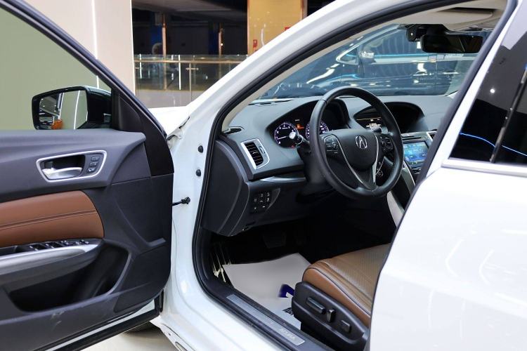Used Acura TLX-L 2018 2.4L Deluxe Edition Interior 1