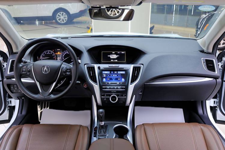 Used Acura TLX-L 2018 2.4L Deluxe Edition Interior 2