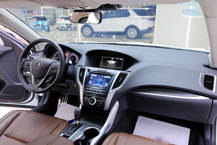 Used Acura TLX-L 2018 2.4L Deluxe Edition Interior 3