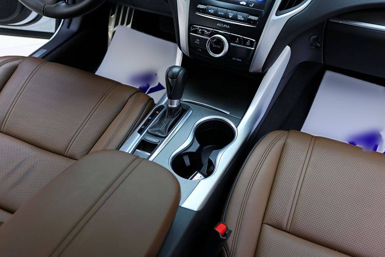 Used Acura TLX-L 2018 2.4L Deluxe Edition Interior 5