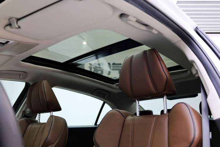 Used Acura TLX-L 2018 2.4L Deluxe Edition Interior 9