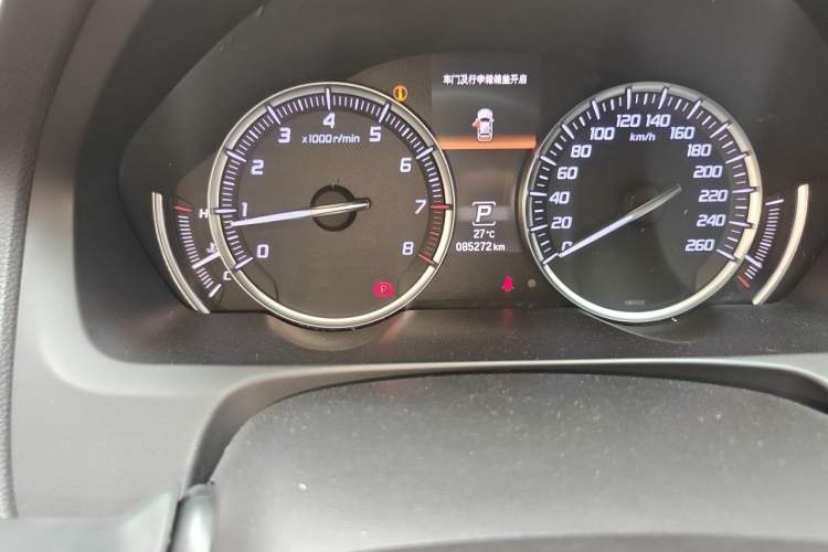 Used Acura TLX-L 2018 2.4L Comfort Edition Odometer Close Up