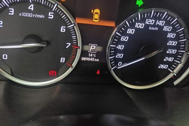 Used Acura TLX-L 2018 2.4L Comfort Edition Odometer Close Up
