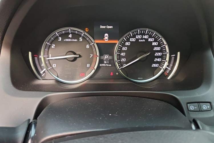 Used Acura TLX-L 2018 2.4L Enjoy Edition Odometer Close Up