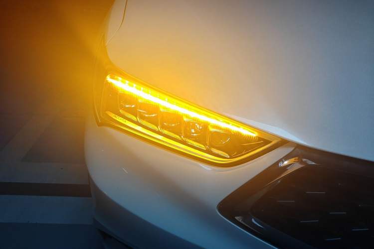 Used Acura TLX-L 2018 2.4L Comfort Edition Right Front Headlight