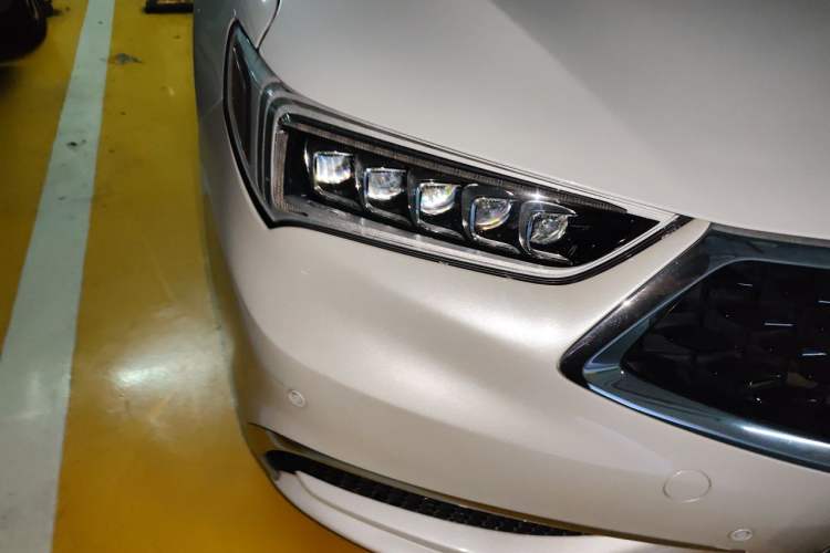Used Acura TLX-L 2018 2.4L Comfort Edition Right Front Headlight