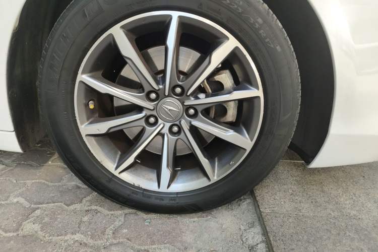 Used Acura TLX-L 2018 2.4L Comfort Edition Right Front Wheel Hub