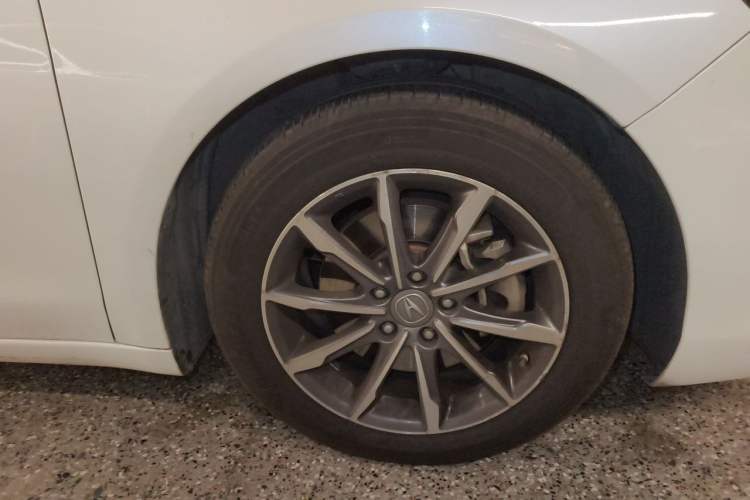 Used Acura TLX-L 2018 2.4L Comfort Edition Right Front Wheel Hub