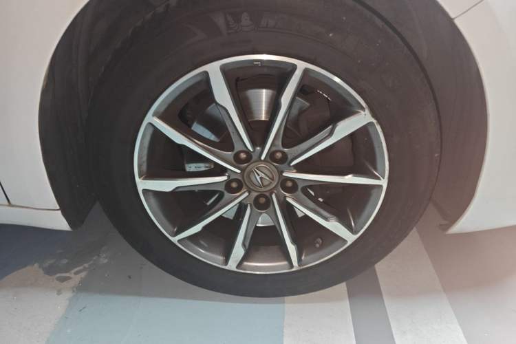 Used Acura TLX-L 2018 2.4L Comfort Edition Right Front Wheel Hub