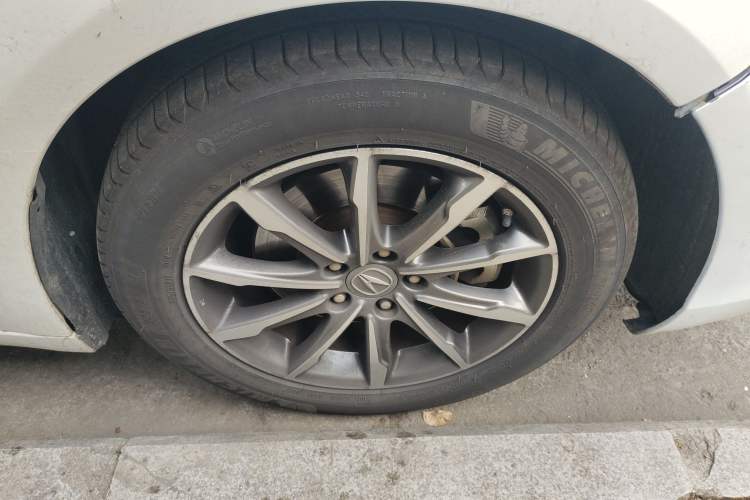 Used Acura TLX-L 2018 2.4L Comfort Edition Right Front Wheel Hub