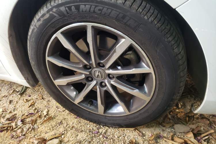 Used Acura TLX-L 2018 2.4L Comfort Edition Right Front Wheel Hub