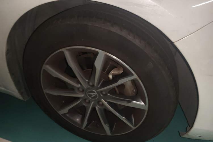Used Acura TLX-L 2018 2.4L Comfort Edition Right Front Wheel Hub