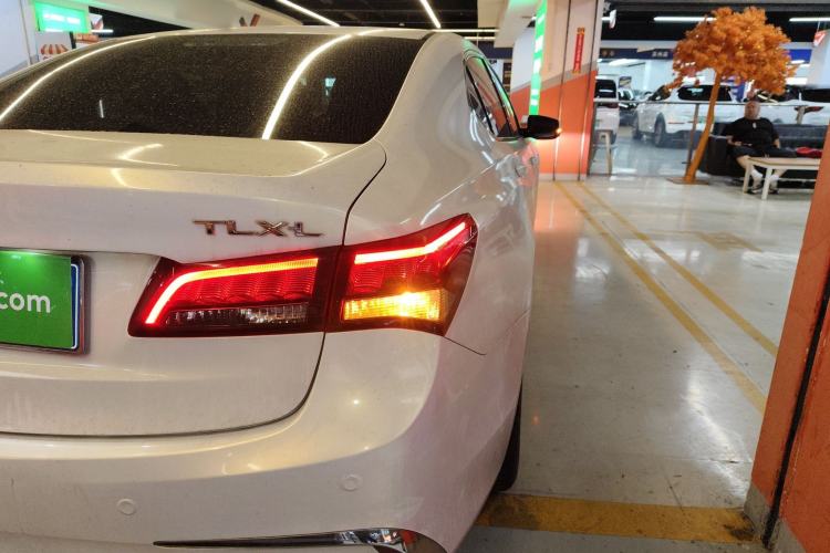 Used Acura TLX-L 2018 2.4L Comfort Edition Right Rear Taillight