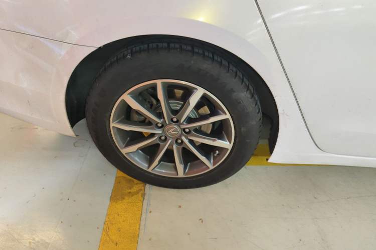Used Acura TLX-L 2018 2.4L Comfort Edition Right Rear Wheel Hub