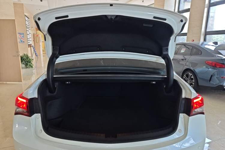 Used Acura TLX-L 2018 2.4L Comfort Edition Trunk