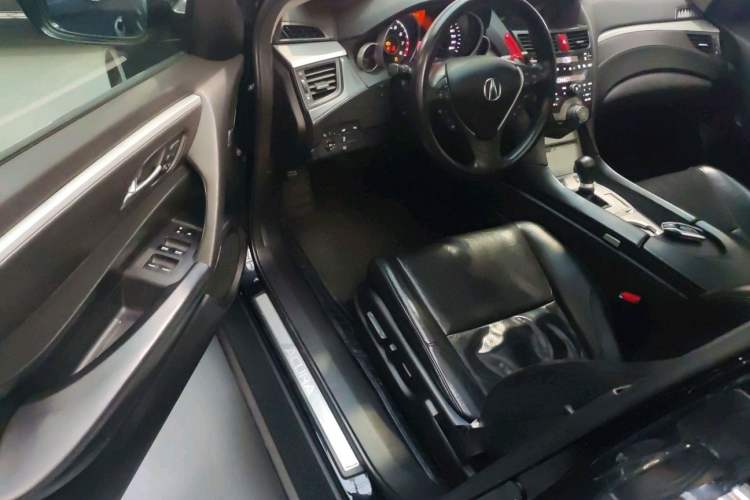 Used Acura ZDX 2012 3.7 Standard Edition Interior 6