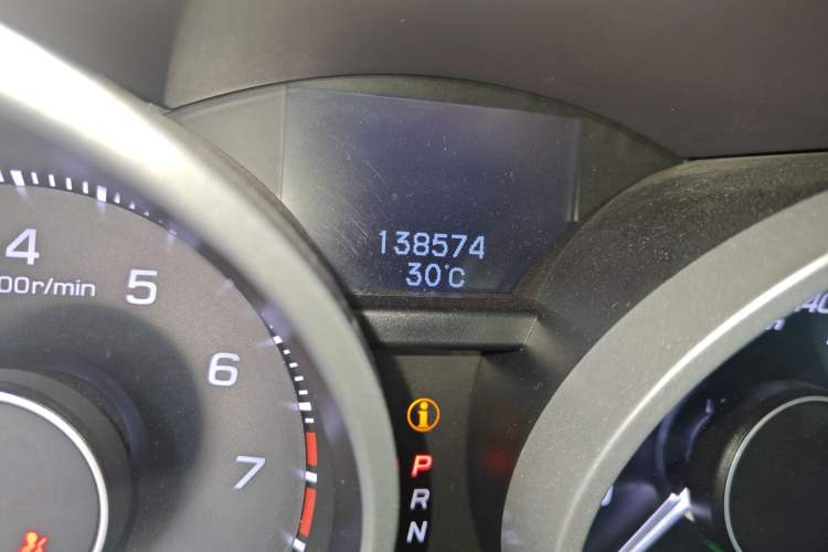 Used Acura ZDX 2012 3.7 Standard Edition Odometer Close Up