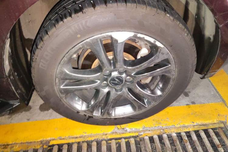 Used Acura ZDX 2012 3.7 Standard Edition Right Front Wheel Hub