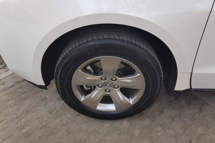 Used Acura ZDX 2012 3.7 Standard Edition Left Front Wheel Hub