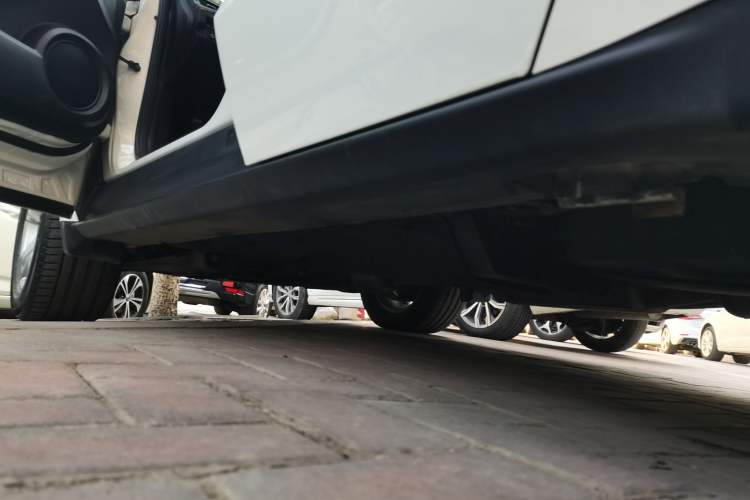 Used Acura ZDX 2012 3.7 Standard Edition Left Side Sill