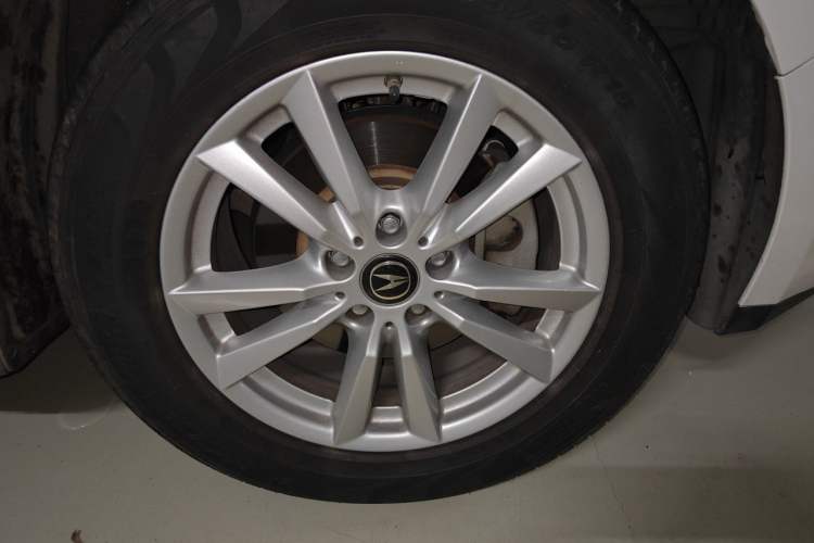 Used Acura ZDX 2012 3.7 Standard Edition Right Front Wheel Hub