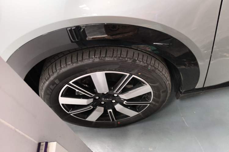 Used AION N60 2026 510 LiDAR Ultra Left Front Wheel Hub