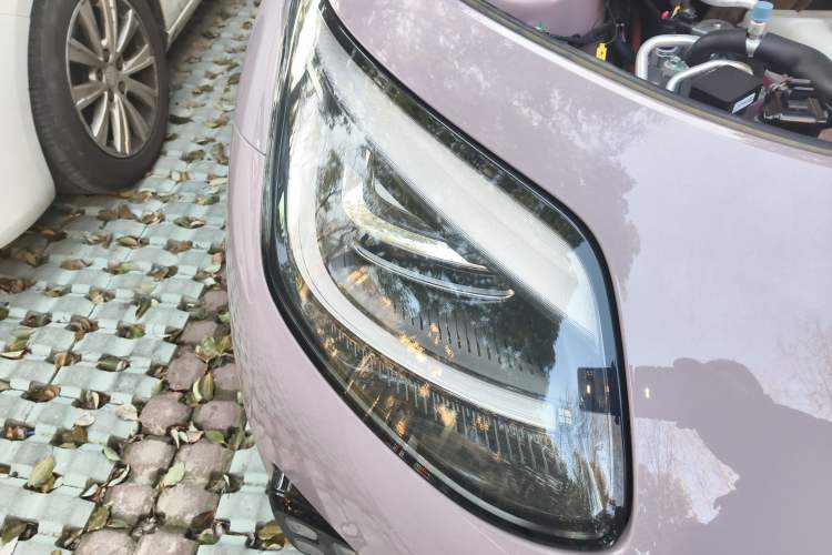 Used AION UT Super 2026 Model: Standard Edition Right Front Headlight
